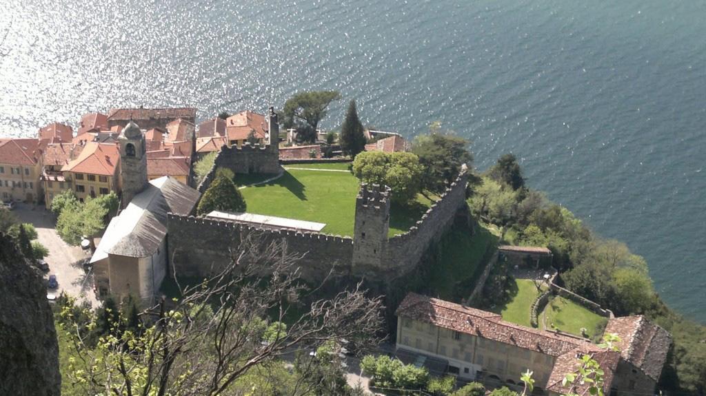 데르비오 Al Castello 아파트 외부 사진